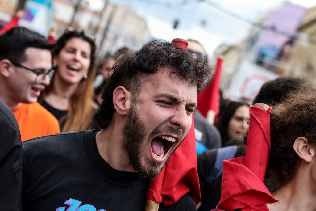 YUNANİSTAN'DA BİNLERCE KİŞİDEN "ÖZEL ÜNİVERSİTE" PROTESTOSU