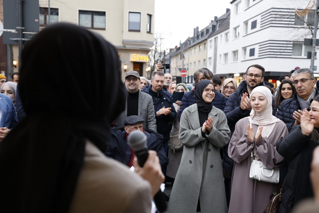 KÖLN'DE CADDELER İLK KEZ RAMAZAN AYINA ÖZEL IŞIKLANDIRILDI