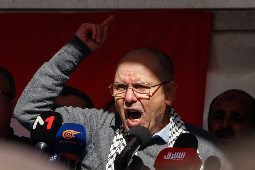 TUNUS'TA BİNLERCE KİŞİ HÜKÜMETİ PROTESTO ETTİ