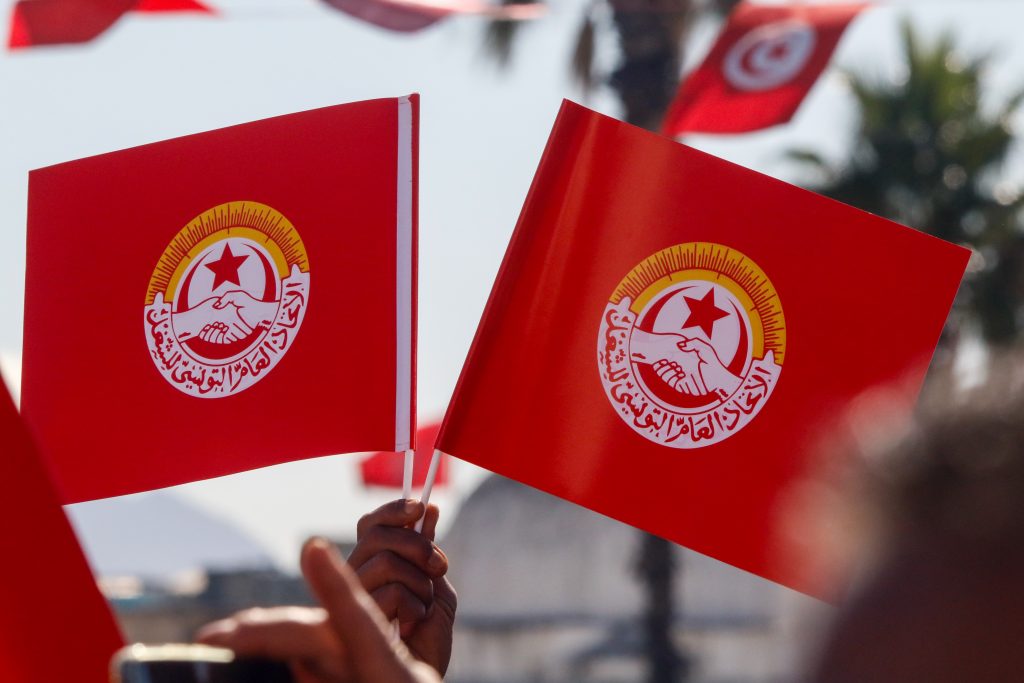 TUNUS'TA BİNLERCE KİŞİ HÜKÜMETİ PROTESTO ETTİ