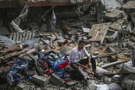 Palestinians Return to Al Nusairat Refugee Camp