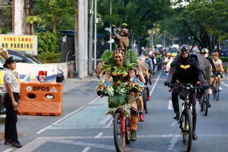 Cyclists Pedal in Manila for Earth Day