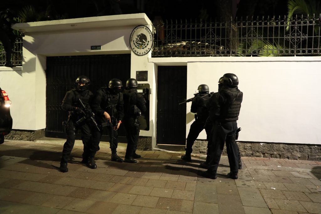 Ecuadorian authorities break into Mexican Embassy to arrest former Ecuador Vice President Jorge Glas