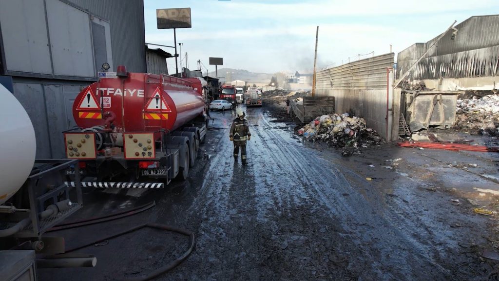 ANKARA'DA SANAYİ SİTESİNDEKİ YANGININ BİLANÇOSU GÜN AĞIRINCA ORTAYA ÇIKTI