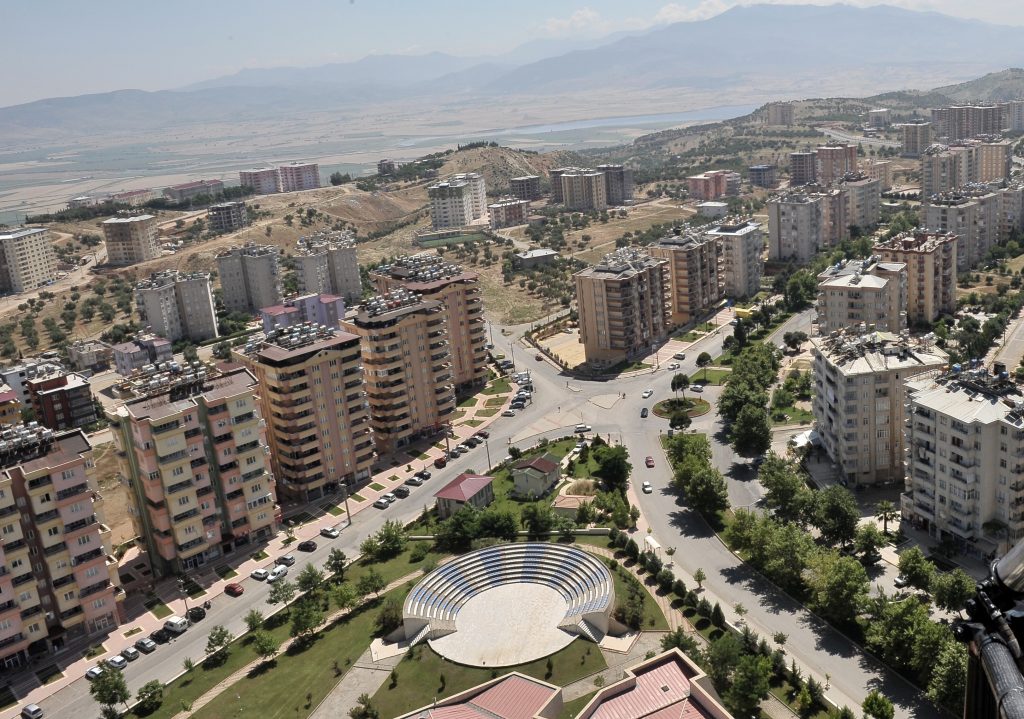 KAHRAMANMARAŞ'IN DEPREM ÖNCESİ VE SONRASI ŞEHRİN ESKİ FOTOĞRAFLARI DEPREMZEDELERİ HÜZÜNLENDİRİYOR
