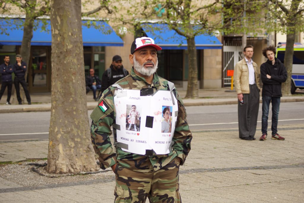 İSVEÇ'TE BİNLERCE KİŞİ İSRAİL'İN EUROVİSİON'DA YARIŞMASINI PROTESTO ETTİ