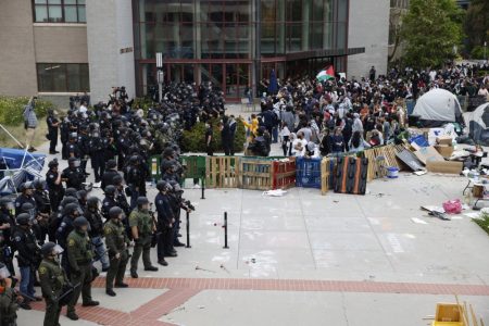 Police Breaks Up Pro-Palestinian Camp at University of California
