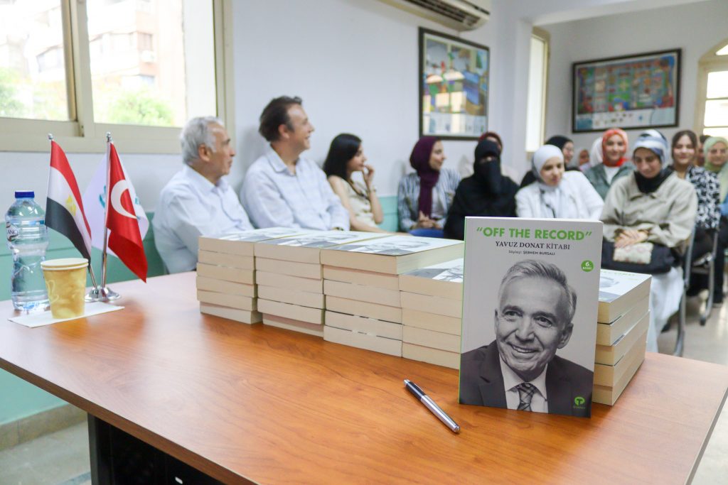 GAZETECİ YAVUZ DONAT, MISIRLI ÖĞRENCİLERLE BİR ARAYA GELDİ