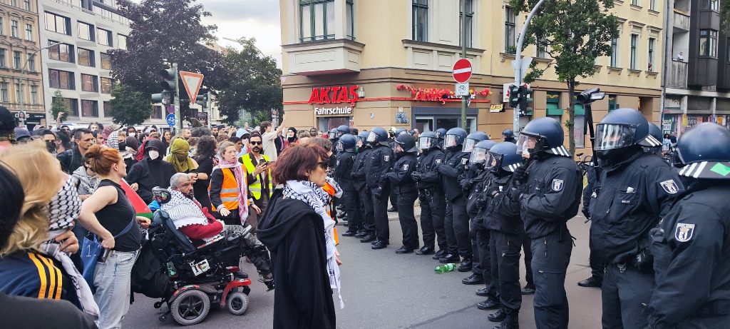 İSRAİL'İN REFAH'A YÖNELİK SALDIRILARI BERLİN'DE PROTESTO EDİLDİ