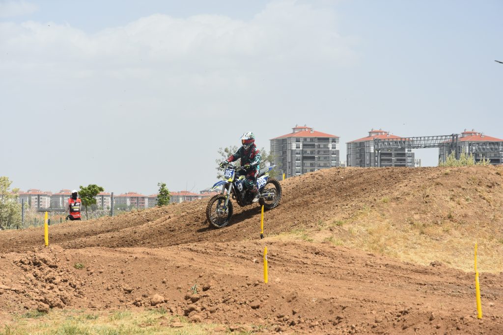 TÜRKİYE, AVRUPA GENÇLER VE BMU MOTOKROS ŞAMPİYONALARI BAŞLADI YARIŞMAYA 6 ÜLKEDEN 158 SPORCU KATILIYOR