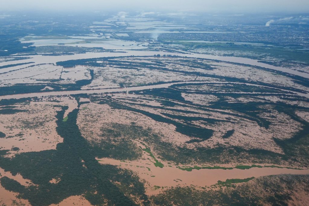 Heavy rains, floods leave ten people dead in Brazil