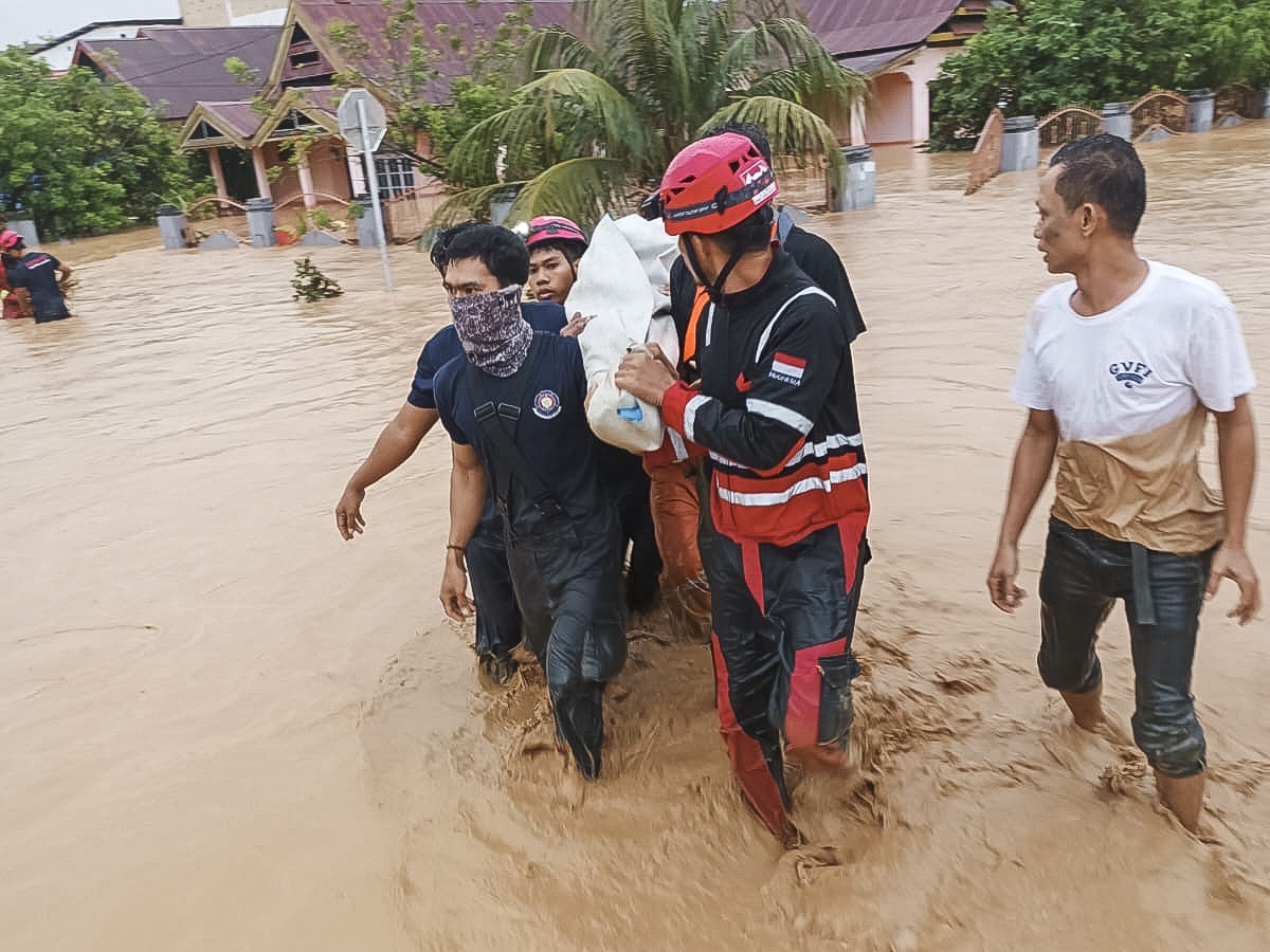 Floods and Landslides Kill 15 in Indonesia - IHA News