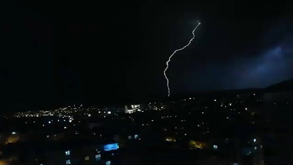 KIRIKKALE'DE ŞİMŞEKLER GÖRSEL ŞÖLEN OLUŞTURDU
