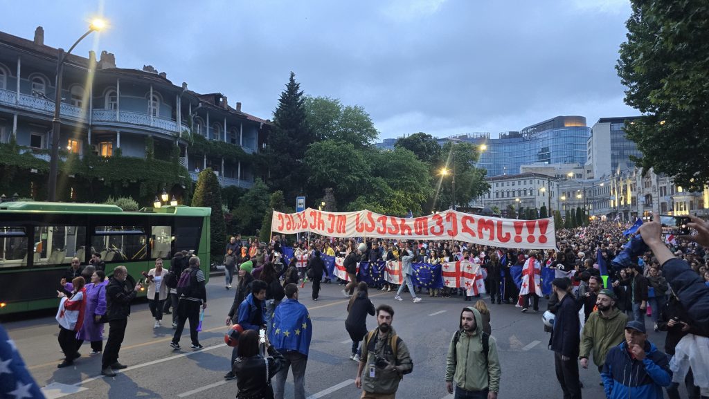 GÜRCİSTAN'DA "YABANCI ETKİNİN ŞEFFAFLIĞI" PROTESTOLARI SÜRÜYOR