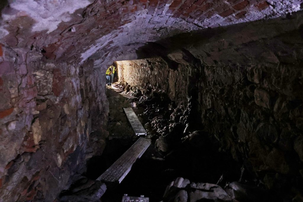 RUMELİ HİSARI'NDAKİ GİZLİ TÜNEL GÜN YÜZÜNE ÇIKTI