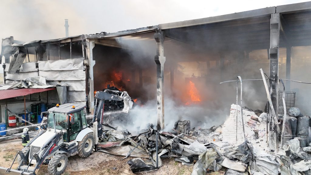 ATIK YAĞ GERİ DÖNÜŞÜM FABRİKASI ALEV ALEV YANDI