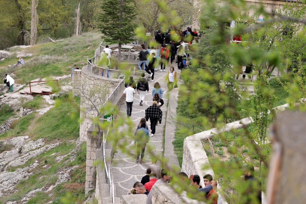 VOLKANİK PATLAMADAN DOĞAN MELENDİZ ÇAYININ İÇERİSİNDEN AKTIĞI IHLARA VADİSİ GÖZ KAMAŞTIRIYOR