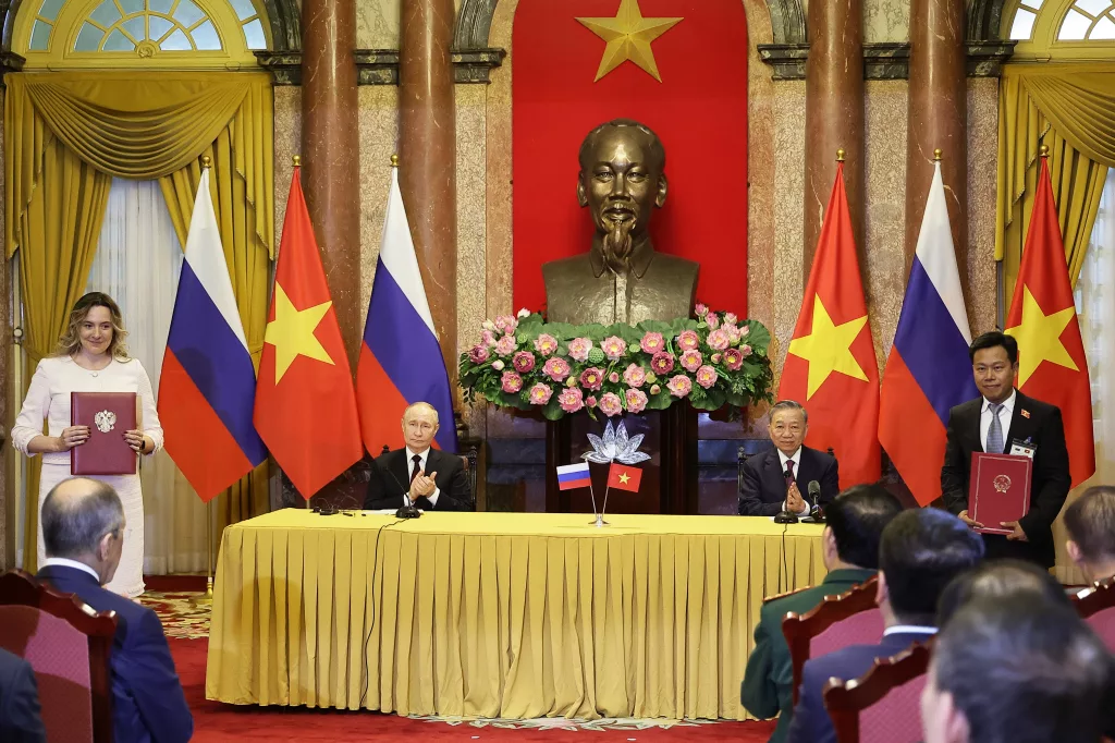 Russian President Putin meets Vietnamese counterpart To Lam in Hanoi