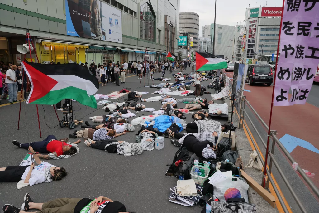 GAZZE'DE YAŞANAN İNSANLIK DRAMI TOKYO'NUN KALBİNDE CANLANDIRILDI JAPONYA'DA İSRAİL'İN SOYKIRIMINA DİKKAT ÇEKEN GÖSTERİ
