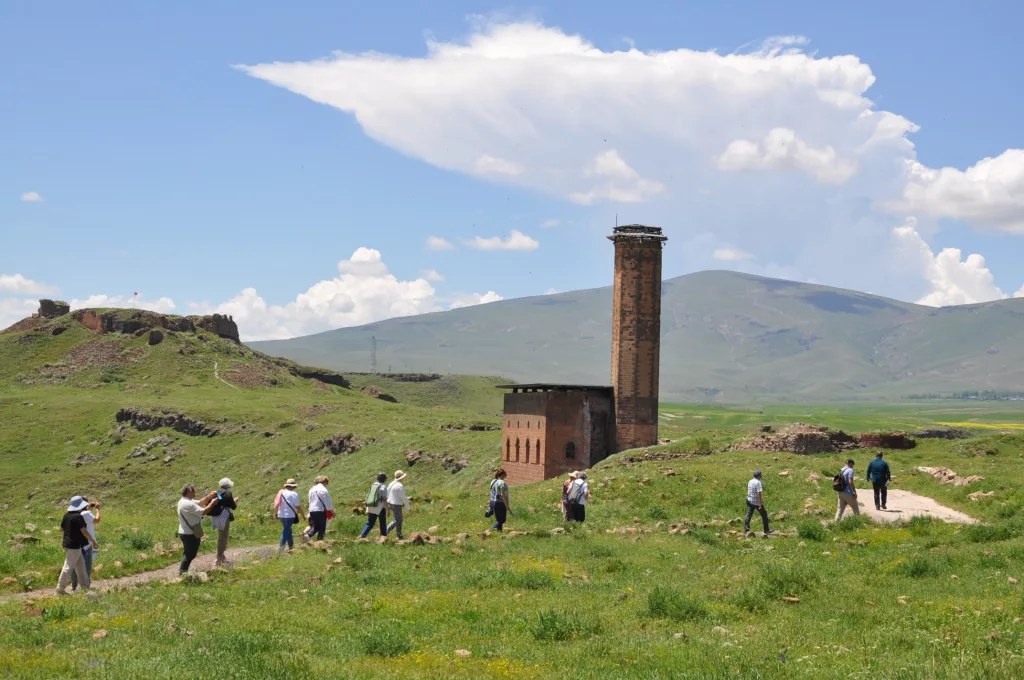 KARS'IN TARİHİ KENTİ ANİ'YE YOĞUN İLGİ