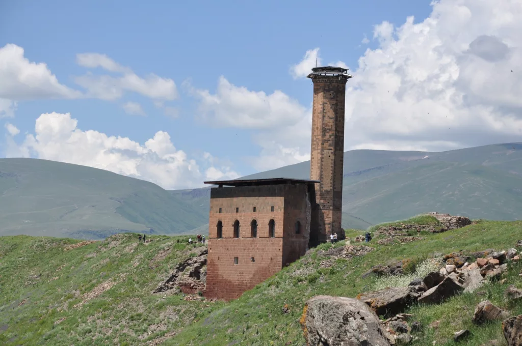 KARS'IN TARİHİ KENTİ ANİ'YE YOĞUN İLGİ