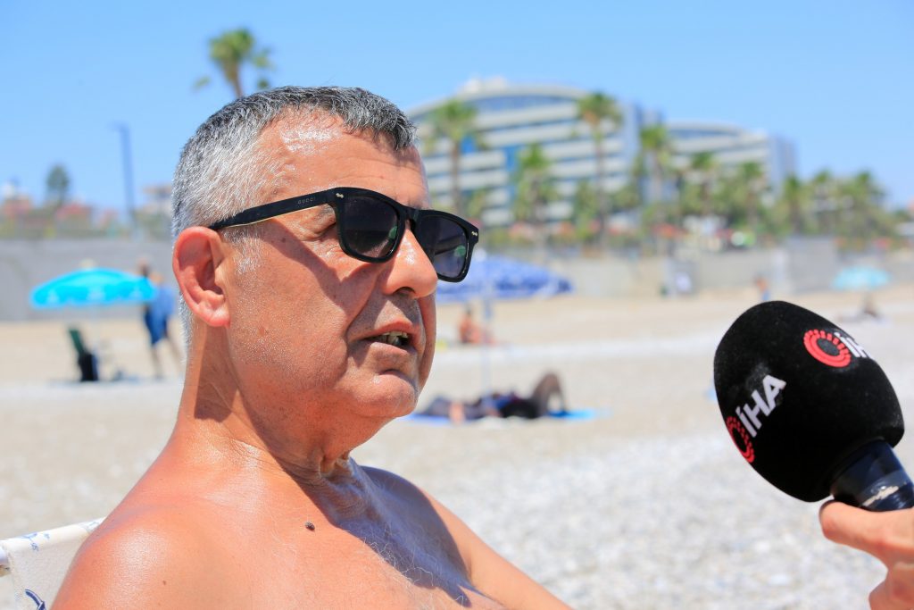 ANTALYA'DA ANİ SICAKLIK ARTIŞI TERMOMETRELERİ ÇILDIRTTI ANTALYA'DA TERMOMETRELER 41 DERECEYİ GÖSTERDİ, HAFTA İÇİ SAHİL DOLDU TAŞTI