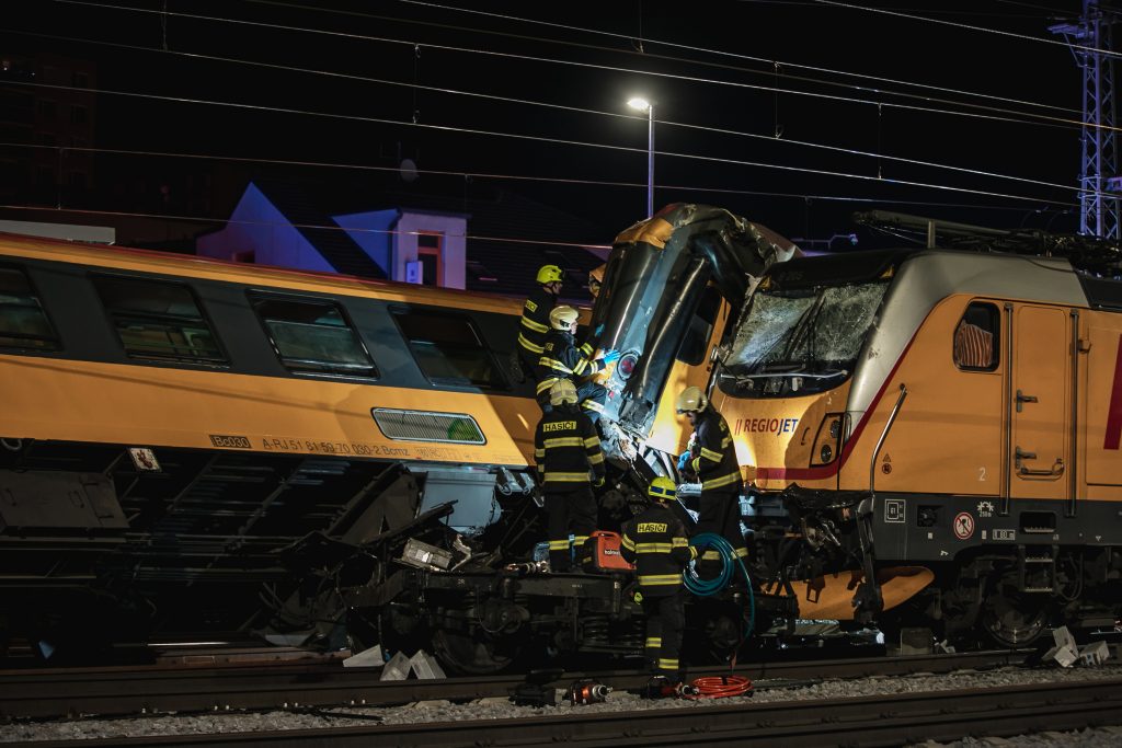 Four dead as trains collide in Czech Republic