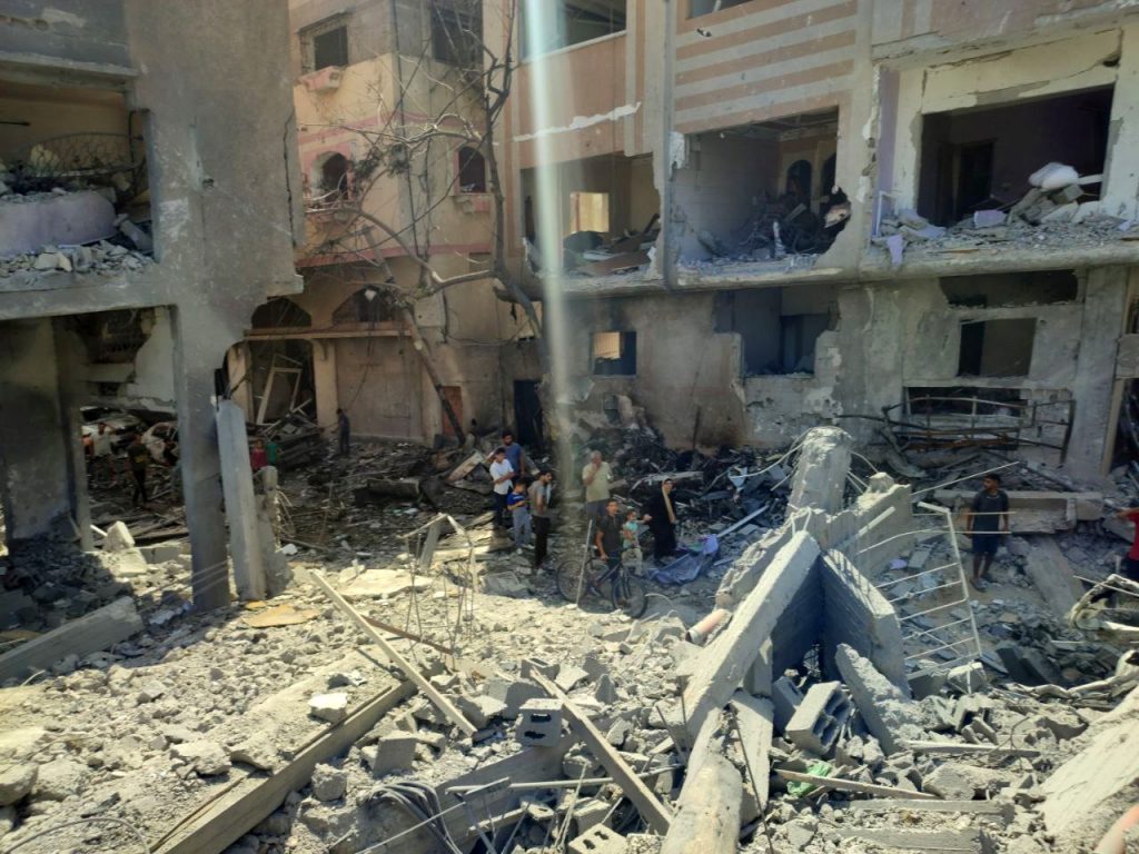 274 KİŞİYE MEZAR OLAN NUSEYRAT KAMPINDAKİ AİLELER EVLERİNE DÖNMEYE BAŞLADI