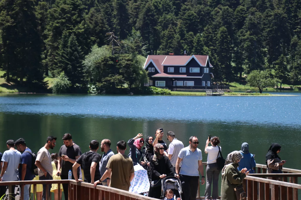 TATİLCİLER, BOLU'NUN DOĞA HARİKASINA AKIN ETTİ
