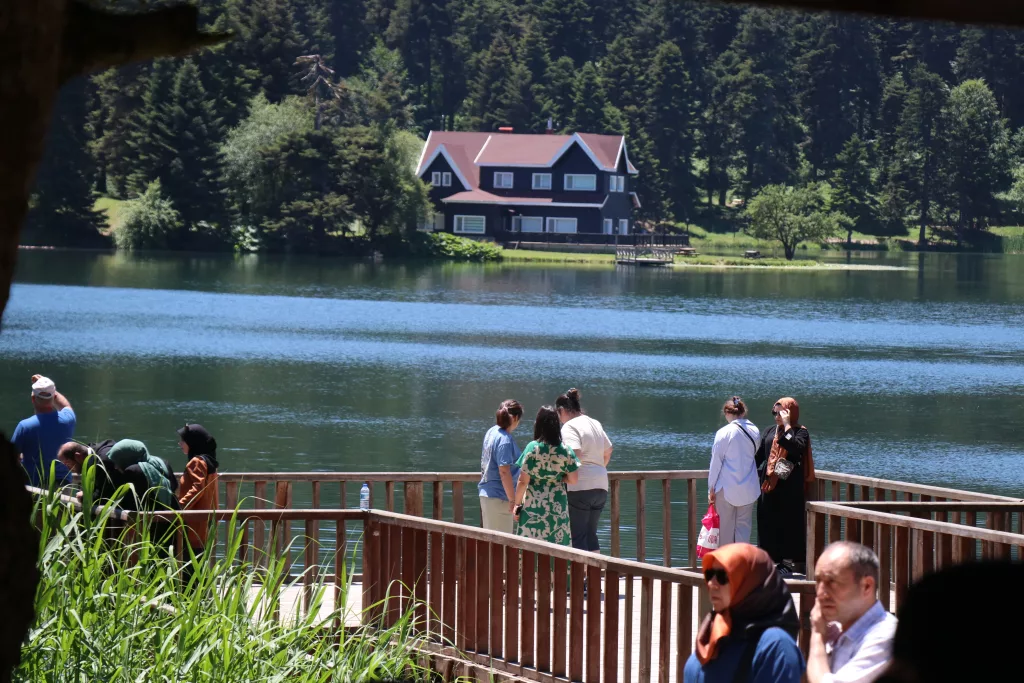 TATİLCİLER, BOLU'NUN DOĞA HARİKASINA AKIN ETTİ