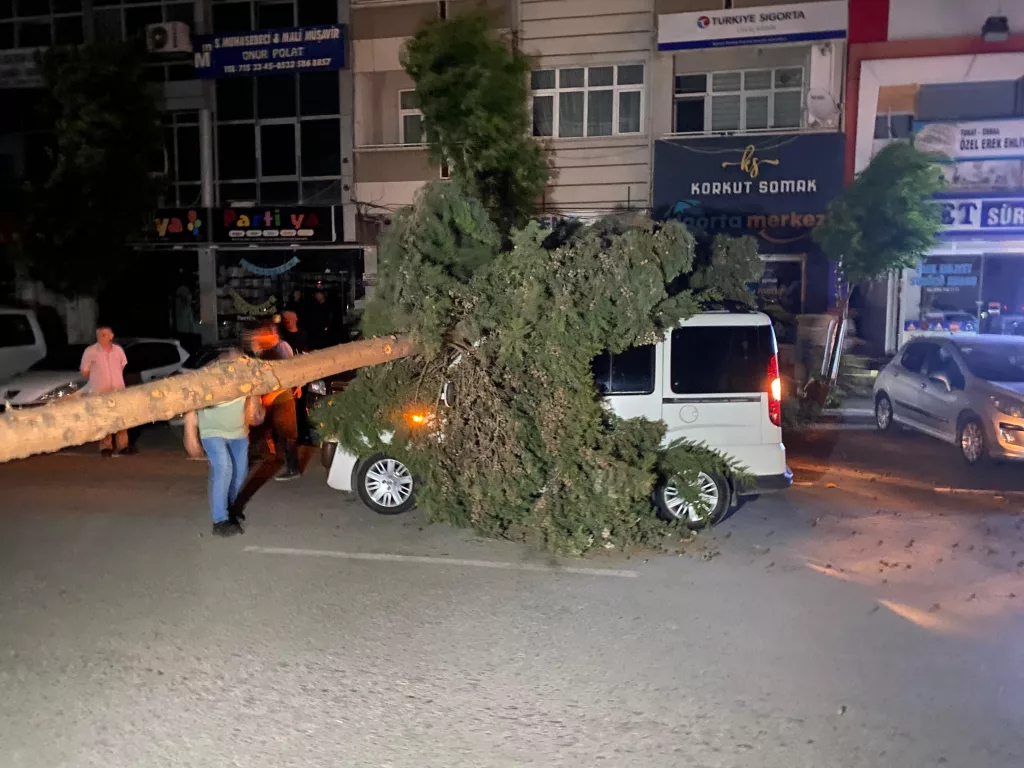 ERBAA'DA FIRTINANIN BİLANÇOSU GÜN AĞARINCA ORTAYA ÇIKTI