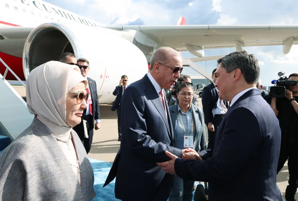 PUTİN: "DÜNYADAKİ TÜM ZORLUKLARA RAĞMEN RUSYA-TÜRKİYE ARASINDAKİ İLİŞKİLER İLERLİYOR" CUMHURBAŞKANI ERDOĞAN, PUTİN İLE BİR ARAYA GELDİ
