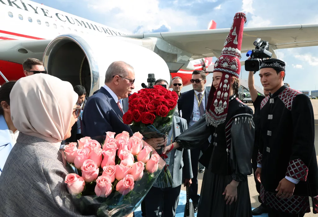 PUTİN: "DÜNYADAKİ TÜM ZORLUKLARA RAĞMEN RUSYA-TÜRKİYE ARASINDAKİ İLİŞKİLER İLERLİYOR" CUMHURBAŞKANI ERDOĞAN, PUTİN İLE BİR ARAYA GELDİ