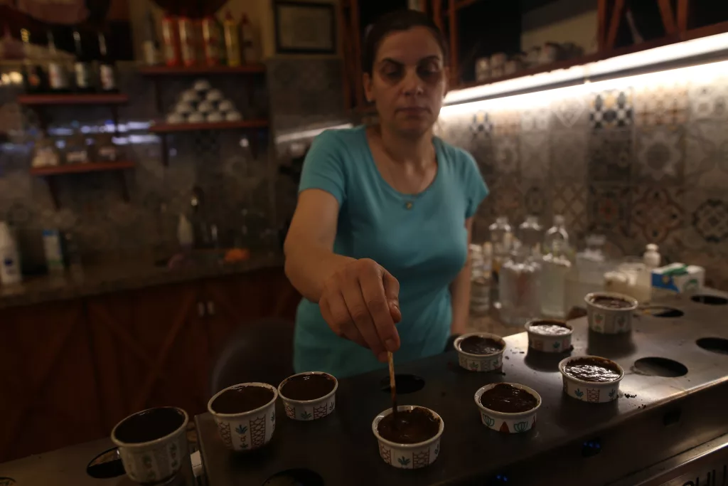 135 YILLIK KAHVE KÜLTÜRÜ TARİHİ HANDA YAŞATILIYOR DÜNYADA TELVESİ BATMAYAN TEK KAHVE 600 YILLIK HANDA PİŞİRİLİYOR