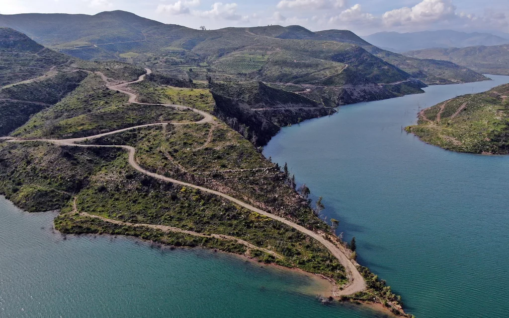 CUMHURİYET TARİHİNİN EN BÜYÜK YANGINININ YAŞANDIĞI BÖLGEDE YEŞİLE DÖNÜŞ TAMAMLANDI 5,1 MİLYON AĞAÇ DİKİLDİ, DOĞA KENDİNİ YENİLEYİNCE SİYAH ÖRTÜ YEŞİLE DÖNDÜ ANTALYA VALİSİ HULUSİ ŞAHİN: "BU 5,1 MİLYON FİDANA, DOĞA DA BELKİ ONUN İKİ KATI KADAR EKLEMİŞ" "ANTALYA'NIN MUHTEŞEM İKLİMİ ÇOK HIZLI BİR ŞEKİLDE KENDİNİ TOPLAMIŞ, 60 BİN HEKTARIN TAMAMI YEŞERMİŞ. DOĞADA O KÖTÜ GÜNLERDEN ÇOK AZ ANI KALDI"