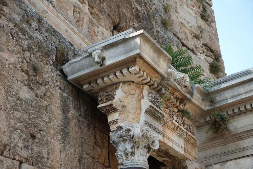 ANTALYA'NIN SEMBOLÜ HADRİAN RESTORE EDİLECEK