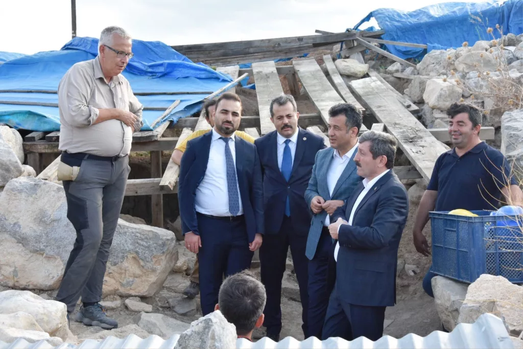 3 BİN YILLIK FINDIĞIN BULUNDUĞU KUTSAL ŞEHİRDE ARAŞTIRMALAR DEVAM EDİYOR HİTİTLERİN KUTSAL ŞEHRİ NERİK'İ ORTAYA ÇIKARMA ÇALIŞMALARI YERİNDE İNCELENDİ