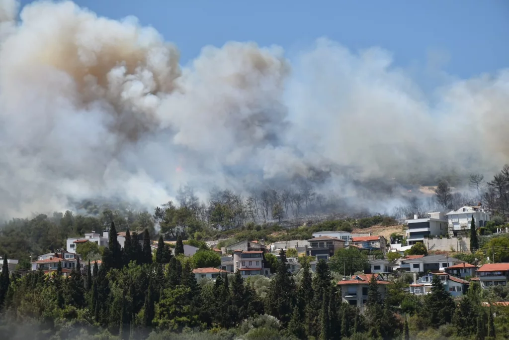 URLA VE ÇEŞME'DE ORMAN YANGINI