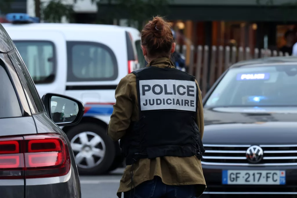 Three people injured after car crashes into a cafe in Paris