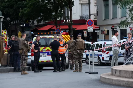 Car Crashes into Cafe, Kills 1 in Paris