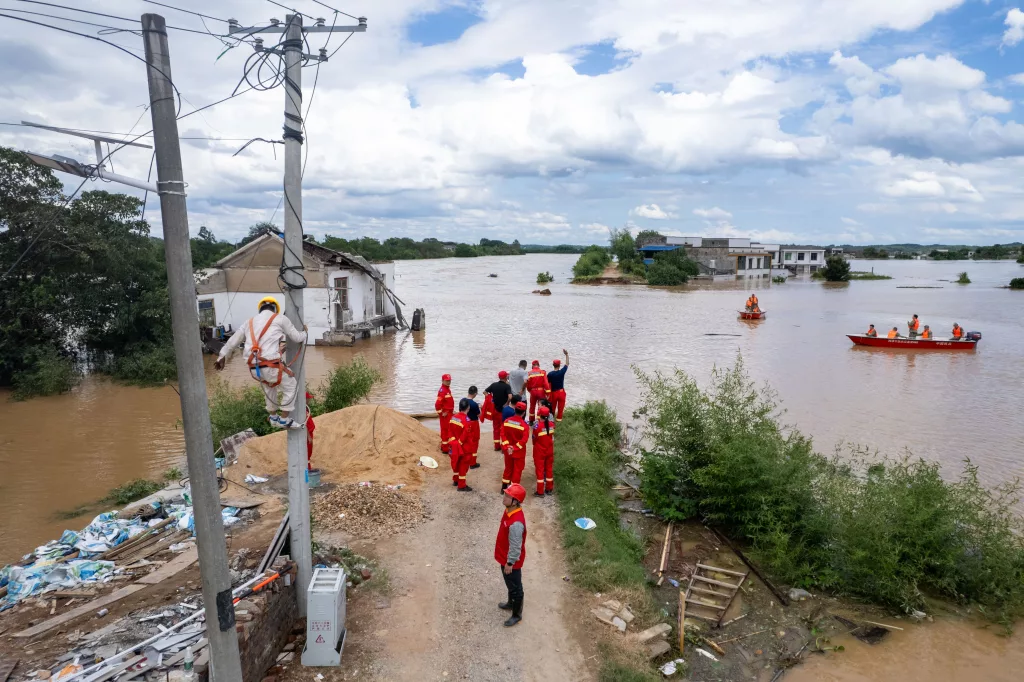 Rescuers working at a dike breach in Yisuhe Town of Xiangtan County