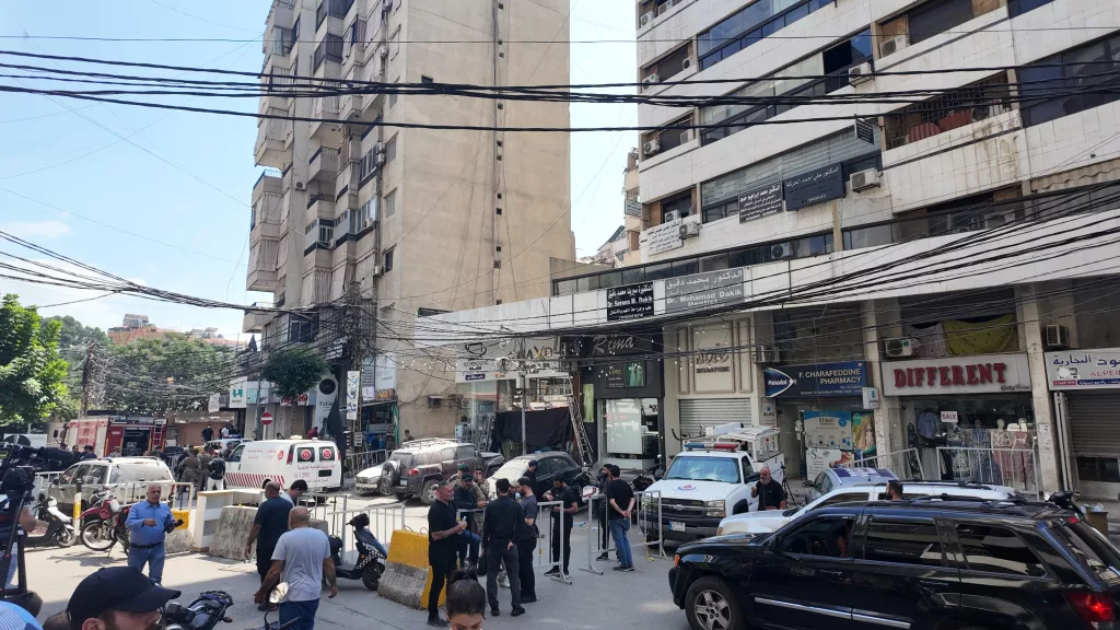 İSRAİL'İN BEYRUT'TA VURDUĞU BİNA GÖRÜNTÜLENDİ BEYRUT SALDIRISINDA BİLANÇO ARTIYOR: 4 ÖLÜ, 83 YARALI İSRAİL'İN SALDIRIYI 3 FÜZE İLE GERÇEKLEŞTİRDİĞİ AÇIKLANDI