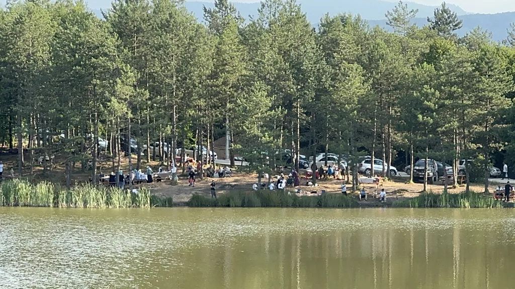 KORUGÖL HUZUR ARAYANLARIN ADRESİ OLDU