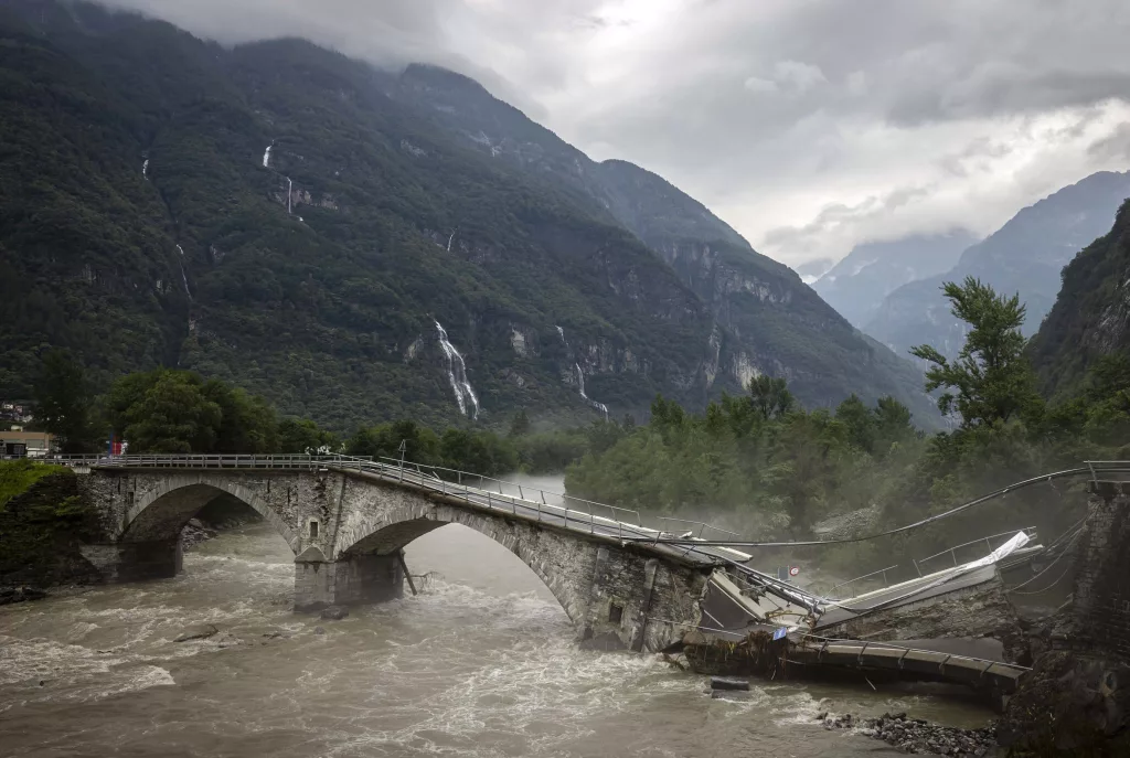 Two dead and one missing following landslide in Switzerland's Maggia Valley