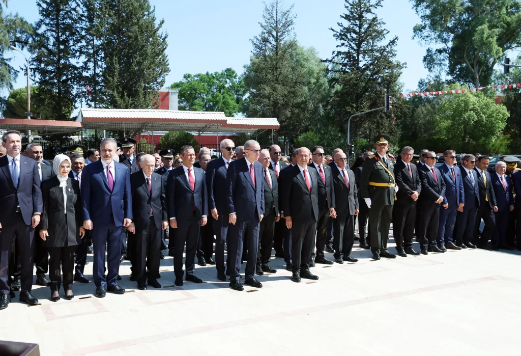 CUMHURBAŞKANI ERDOĞAN, ATATÜRK ANITI'NA ÇELENK SUNDU