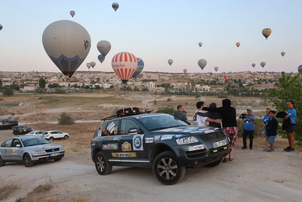 DOĞU BATI DOSTLUK VE İPEK YOLU RALLİSİ KAPADOKYA'YA ULAŞTI