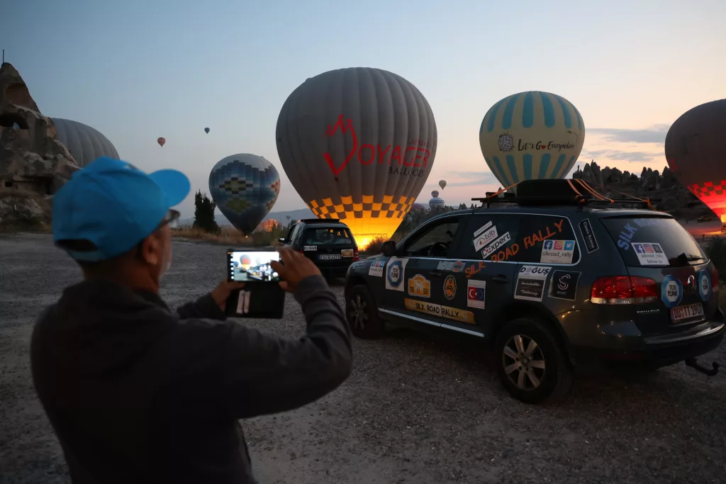 DOĞU BATI DOSTLUK VE İPEK YOLU RALLİSİ KAPADOKYA'YA ULAŞTI