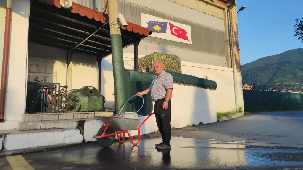SUSUZ KALAN KOSOVALILARIN İMDADINA TÜRK ASKERİ YETİŞTİ