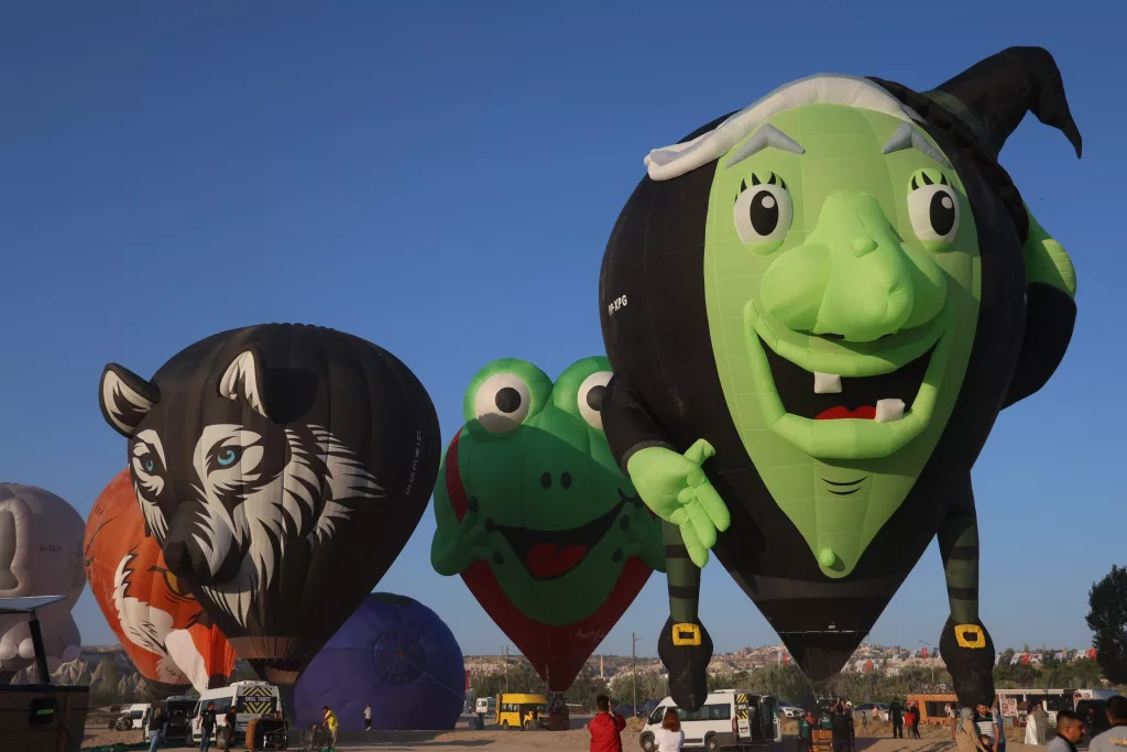 SICAK HAVA BALONLARI GÖKYÜZÜNDE GÖRSEL ŞÖLEN OLUŞTURDU NEVŞEHİR KÜLTÜR YOLU FESTİVALİ'NDE "BALON FESTİVALİ" COŞKUSU