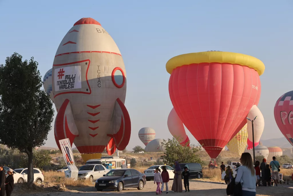SICAK HAVA BALONLARI GÖKYÜZÜNDE GÖRSEL ŞÖLEN OLUŞTURDU NEVŞEHİR KÜLTÜR YOLU FESTİVALİ'NDE "BALON FESTİVALİ" COŞKUSU